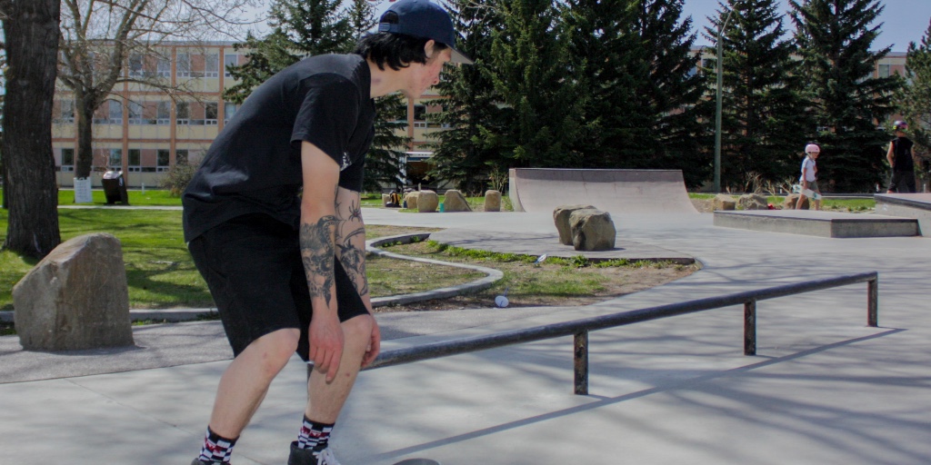 SK825 Calgary tweet media