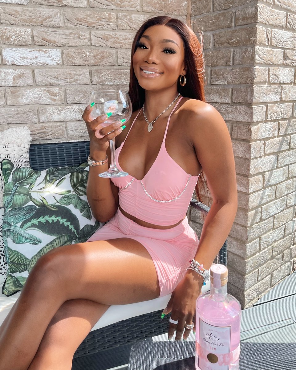 ohpolly's tweet image. ✨ 18+ 𝐆𝐈𝐕𝐄𝐀𝐖𝐀𝐘 ✨ 

We've created our very own, limited edition 𝐏𝐈𝐍𝐊 𝐆𝐈𝐍 🍾🎀 And 5 of you can win it, + a free dress 🤩

For the chance to win:
🍓 Follow us @ohpolly 
🍓 Like this post
🍓 Comment "DONE" below

Ends 23:59 Tues Aug 3rd ⏳ Full T&amp;amp;Cs below 👇