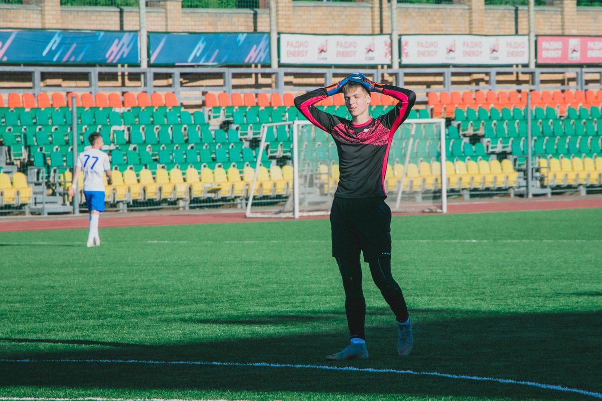 We almost forgot about Sunday's match with the championship leader😅 "Nefis" trashes everyone (even the "Smena"), and we barely scrape together 11 people, including deep reserv! 

And, damn it, we will show this match online, even if we burn 0:17😂