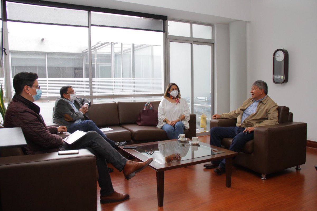 nerioalvis's tweet image. Nos reunimos con el gobernador (e) del Putumayo, Álvaro Arturo Granja, para coordinar y ayudar en sus procesos de gestión y ver avances del acompañamiento técnico del #DAFP a @gobputumayo en materia de empleo público, procedimientos, riesgos, controles y rediseño institucional.