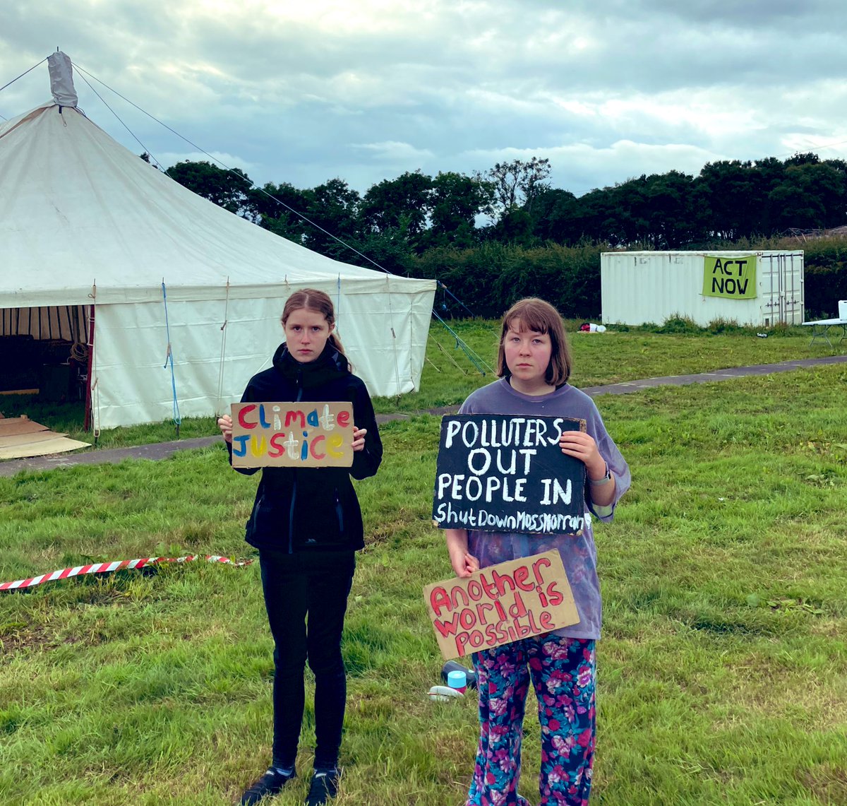 mum_pumpkin's tweet photo. Wk 128
#FridaysForFuture #ClimateStrike @ #MossmorranActionWeekend #Fife demanding action on Scotland’s 3rd largest #Polluter #Mossmorran @scotgov need 2 commit policy 2 a #JustTransition for community & workers #PollutersOutPeopleIn #NoMoreEmptyPromises #NoFutureInFossilFuels https://t.co/LCN3pb9U9K