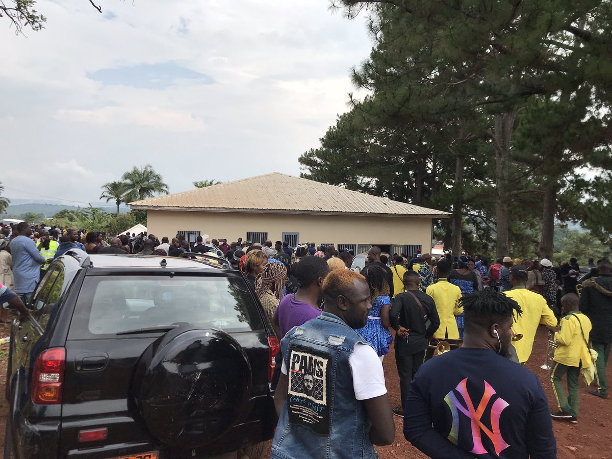 TANJI237's tweet photo. À la levée d’Erica Mouliom
Depuis l’hôpital protestant de Njissé à Foumban.
Je vous met quelques vidéos en fleet.
#RIPErica🙏🏾 https://t.co/DKAgzpQh52