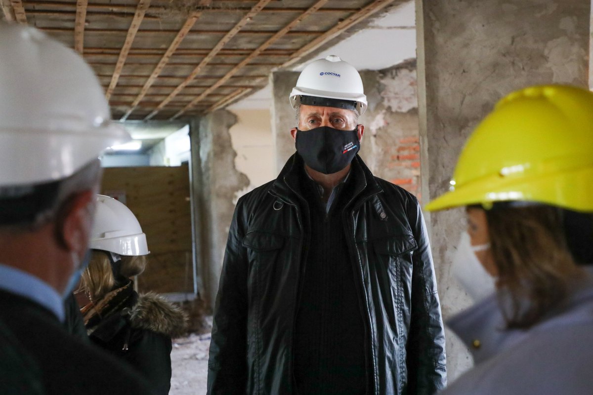 La posibilidad de la vivienda propia consolida la unidad familiar, consolida al arraigo y es un tema central para nosotros: que nuestra gente pueda desarrollar su vida en los lugares donde nació, es fundamental.