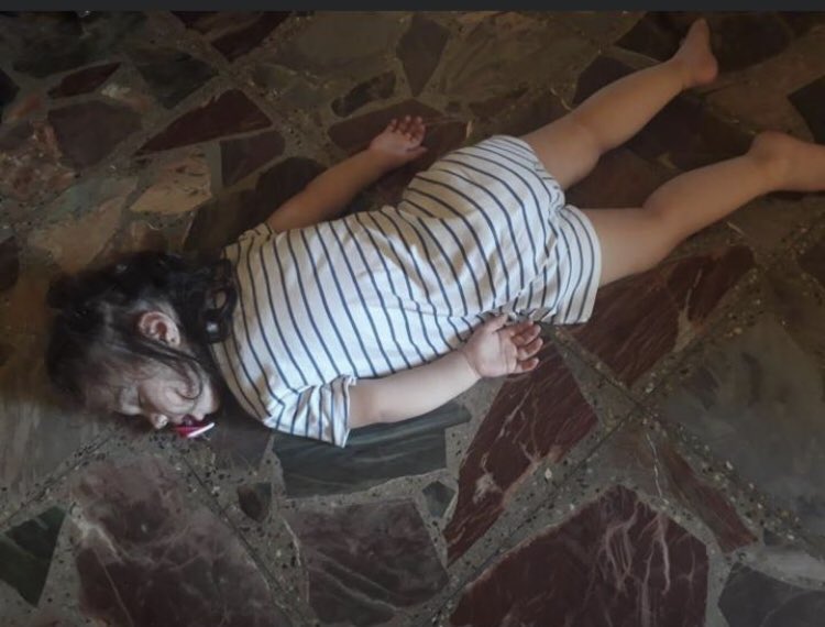 وين في دولة بالعالم بعد مافيها كهرباء !!! 
الا بالبنان ؟
هكذا ينامون اطفال #لبنان كل يوم . 
#لبنان 
#بكفي