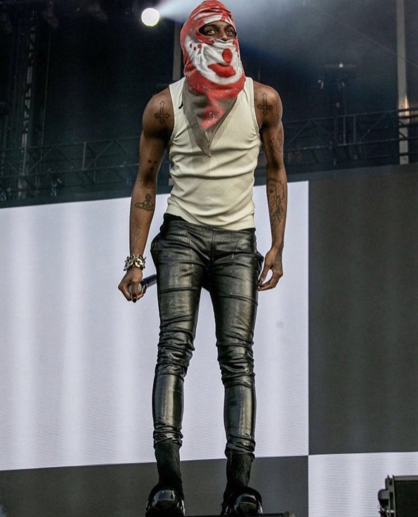 StreetFashion01's tweet photo. Playboi Carti at Lollapalooza (2021) https://t.co/X8eo1VjJcS