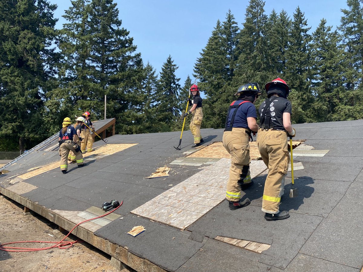 TVFR's tweet photo. 2021 Portland Metro Fire Camp has begun! 35 young women have joined us to learn about fire service careers. The camp will instill confidence and show these girls that they can do anything! 💪🏼 Female firefighters from all along the west coast are here to help! #SheFightsFire #PMFC https://t.co/vcKpFltwSo