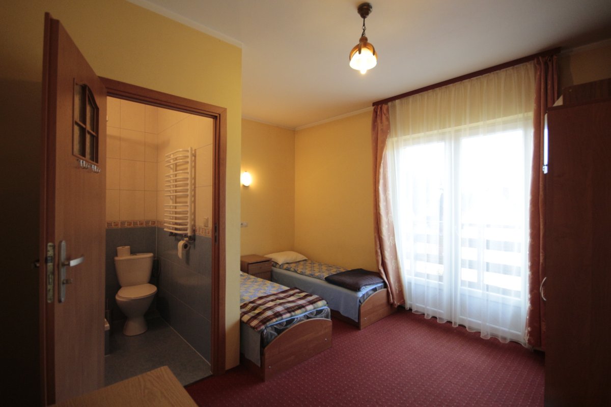 spanko24today's tweet image. Górski #Ośrodek HAWRAŃ spanko24.today/noclegi/gorski… indywidualnie oraz #grupy #wycieczki zielone i białe szkoły #smaczna domowa #kuchnia z okien widok na #Tatry #saladyskotekowa sala bilardowa świetlica sala taneczna #salakonferencyjna #salakominkowa
boisko regionalny szałas z grillem