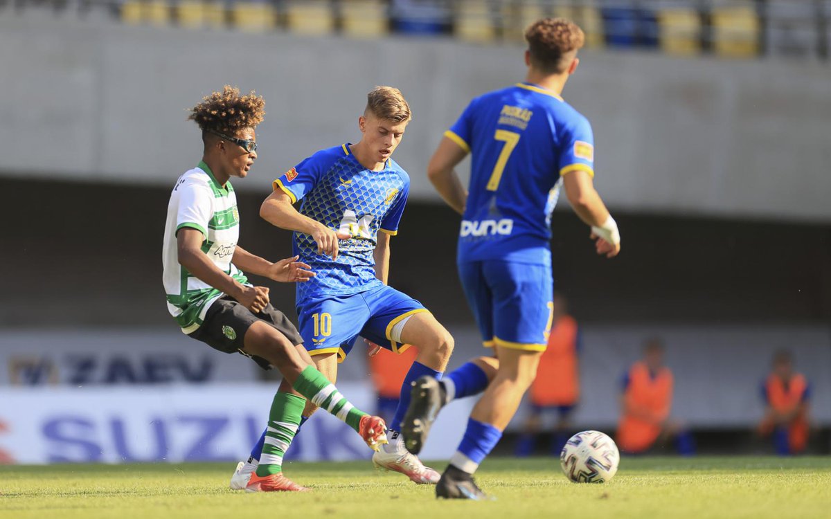 CariocaLeonino's tweet photo. O Sporting CP #Sub19 perdeu o jogo frente ao Puskás Akadémia FC por 1 x 0, nesta sexta-feira, na final do #PuskásKupa, torneio de futebol de formação realizado em Budapeste, na Hungria.

 #Sub19SCP https://t.co/VwdyiIMIhi