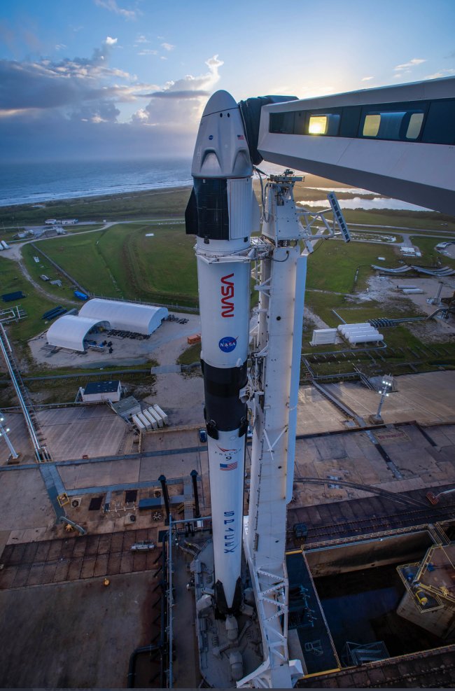 Tyler0309's tweet image. Don't care what you stay Falcon 9 is gorgeous