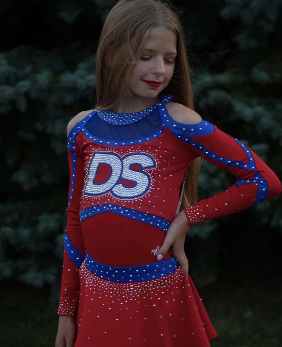 VASF_Updates's tweet photo. Ready for a new look we L♥️VE? The bold color of @DSCheerleading’s #VarsityReveal helps their crystal covered lettering pop 💥 They tie it all together with a fan favorite flutter skirt + a hint of mesh! https://t.co/VubF9cvAx2