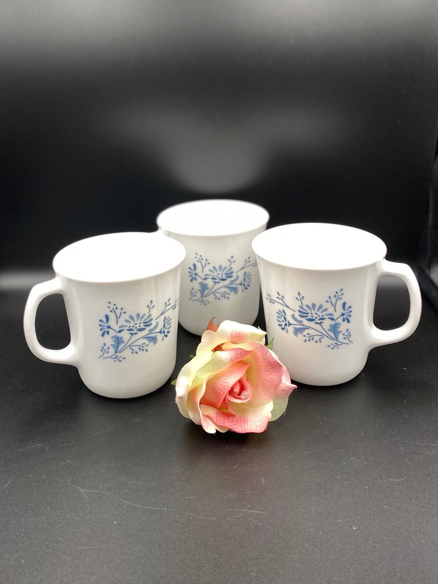 DebraFashionJewelry shares #etsy shop: Vintage #Corning Colonial #Blue Flower #Coffee Cup\Mug Set of 3  #vintagecoffeemugs  #madeinusa #interiordesign #interdecorator #homedecor #pyrex #blackownedbusiness #ShopBlack #blackbusiness #blackentreprenuer #mug etsy.me/2VijWo8