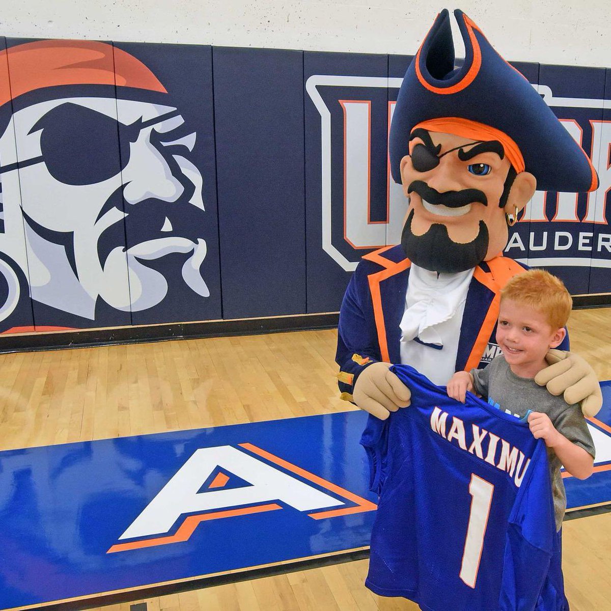 GillesKolby's tweet image. After a great call with Coach Nelson, I am humbled to receive my first collegiate scholarship offer from the University of Mary!!🧡💙@UMaryMensBball @SICPBB @ILHoopStars