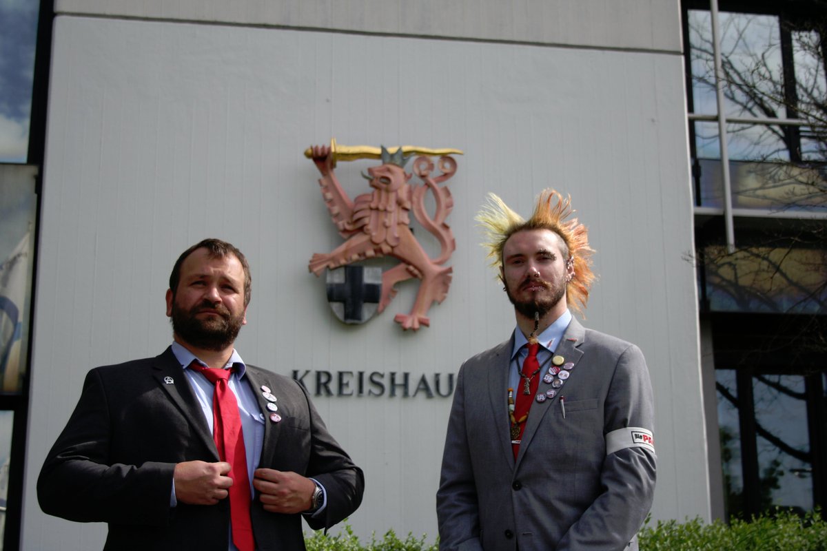 Unsere beiden sehr guten Direktkandidaten wurden heute offiziell durch die Kreiswahlleitung bestätigt. HURRA!
@diePARTEI hat dir die Kandidaten geliefert, jetzt brauchen wir deine Stimme.
#btw2021