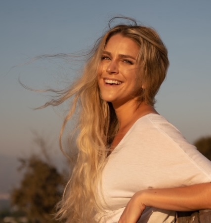 CNI_AU's tweet photo. @SarahMaddack garnered over 1.1 million followers on TikTok in about a year! 🤯 So, how did she become a mega-influencer? Read her story: https://t.co/vX5t5lwp60 https://t.co/A2ScFx88d8