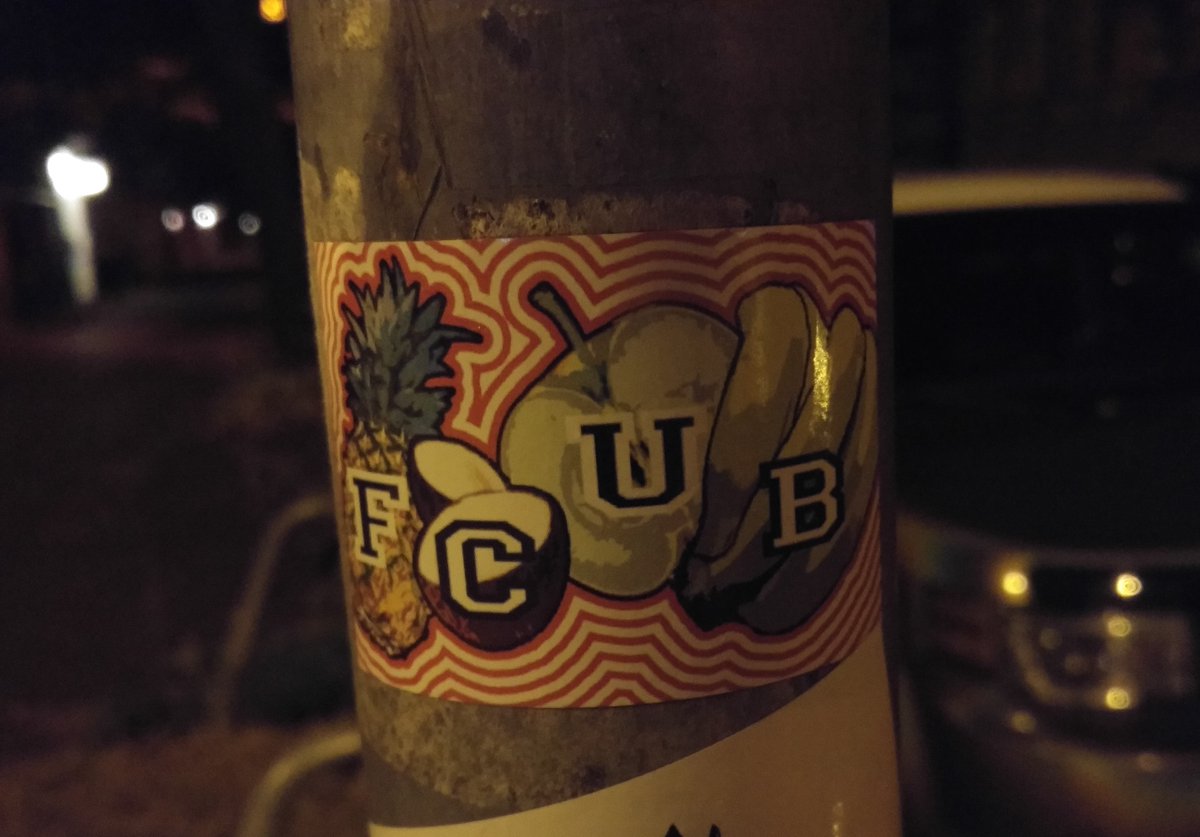 PolskiCalcioFan's tweet image. 1/n Endlich ist es soweit, #fcunion spielt international🥳
Wollte eigtl. sagen: endlich ist es soweit u. nach circa einem Jahr fange ich hiermit n' Thread an, m. eigenen Bildern von #FCU-Sticker, hab ca. 40😎#EiserneSticker
📸15.07.20
Eine Botschaft auf dem Weg:#esstObst
A THREAD