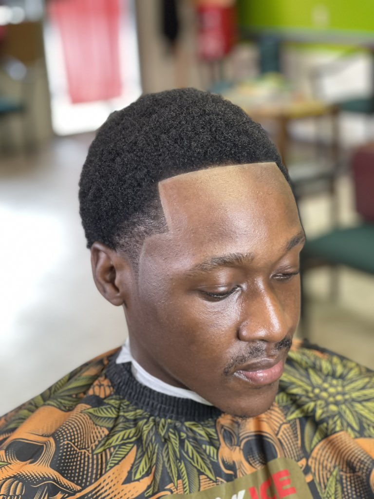 truthdabarber's tweet photo. I didnβt switch up. I leveled up.πππΎ #fyp #truthcutzbarbershop #truthdabarber #ripbizmarkie #tallyBarber #Famu #blackownedbusiness #blackowned #tempfade #foryoupage https://t.co/bMFIQmmWex