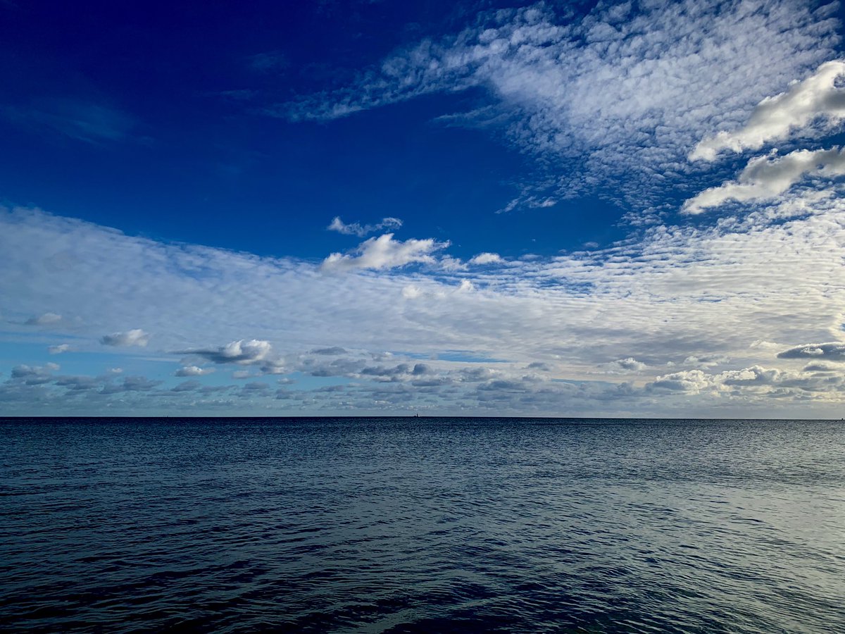 Pensée optimiste... « L’avenir, large porte ouverte sur un horizon aussi vaste que la mer » #michellelenormand #2021 #oceandecade