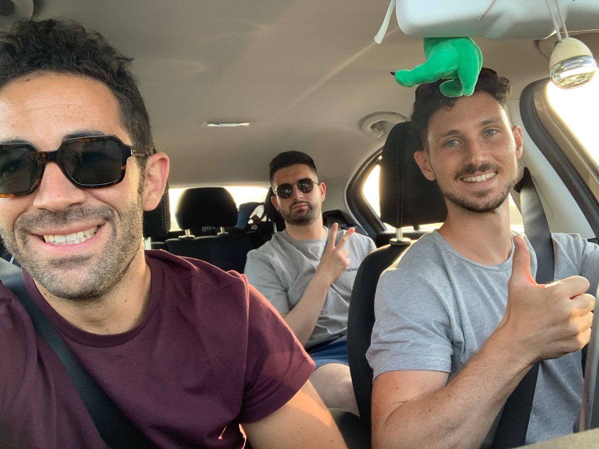 Manu_rizis's tweet photo. @Naranjito082 @miguel_riano @ManuGonzalezN @Aitorisimo @FPalomoRubio Road to #Benidorm con @Naranjito082 y @Aitorisimo https://t.co/uBo1scrUIY