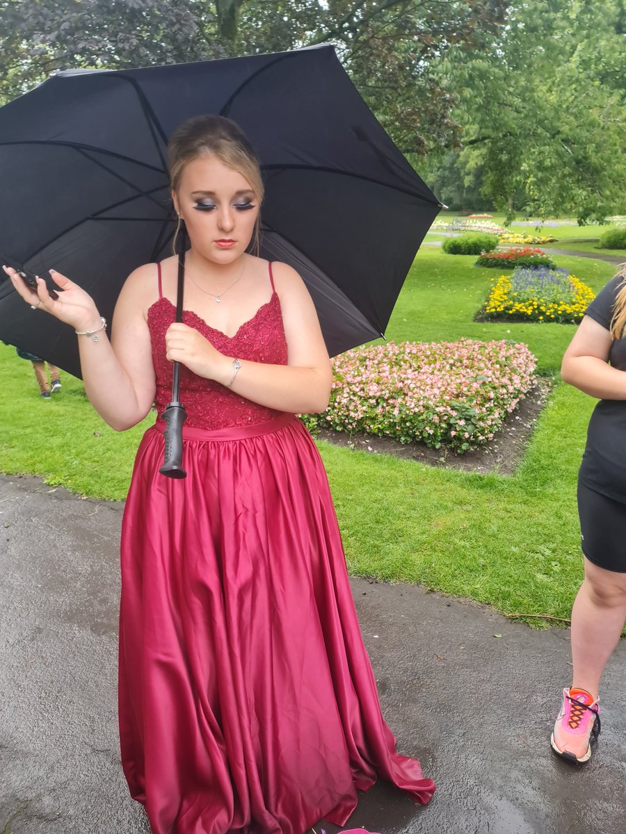 davies_bowden's tweet photo. @Cansfield1 @Amelia94466228 @30038f6fc79b430 
Prom may be cancelled but our deputy head girl still had fun! Happy non prom day amelia you look beautiful 😍 https://t.co/A1vfeR9naM