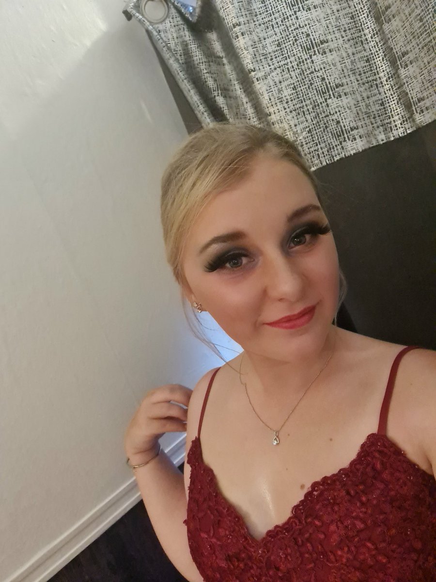 davies_bowden's tweet photo. @Cansfield1 @Amelia94466228 @30038f6fc79b430 
Prom may be cancelled but our deputy head girl still had fun! Happy non prom day amelia you look beautiful 😍 https://t.co/A1vfeR9naM