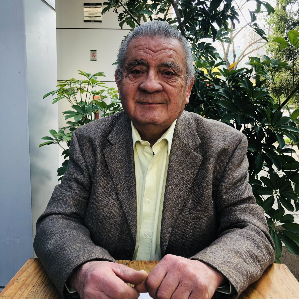 Ohanbaju's tweet photo. Hola!!

Les presento a:

 Don Héctor Manuel Zurita Pereira

+56 9 7653 7454
hmzpereira@hotmail.com

“Corrector Literario”

El cobra $2.000.- por hoja, pero hace importantes rebajas por volumen.

Trabajó 23 años en la Editorial Televisa Chile y muchos otros periódicos y revistas. https://t.co/ATSoqi3yqD