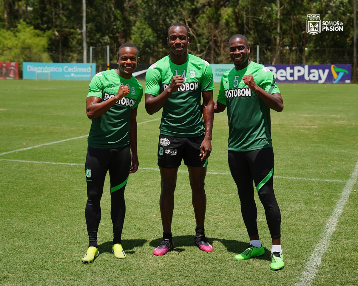 ¡Feliz ✌️iernes para toda nuestra hinchada! 

#EntrenamientoVerdolaga 💚🤍
