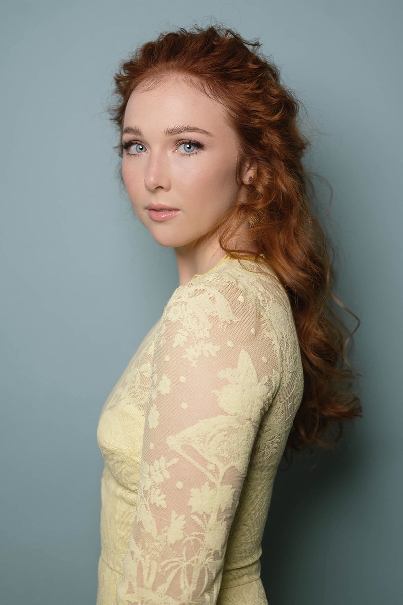 Molly C Quinn Costume