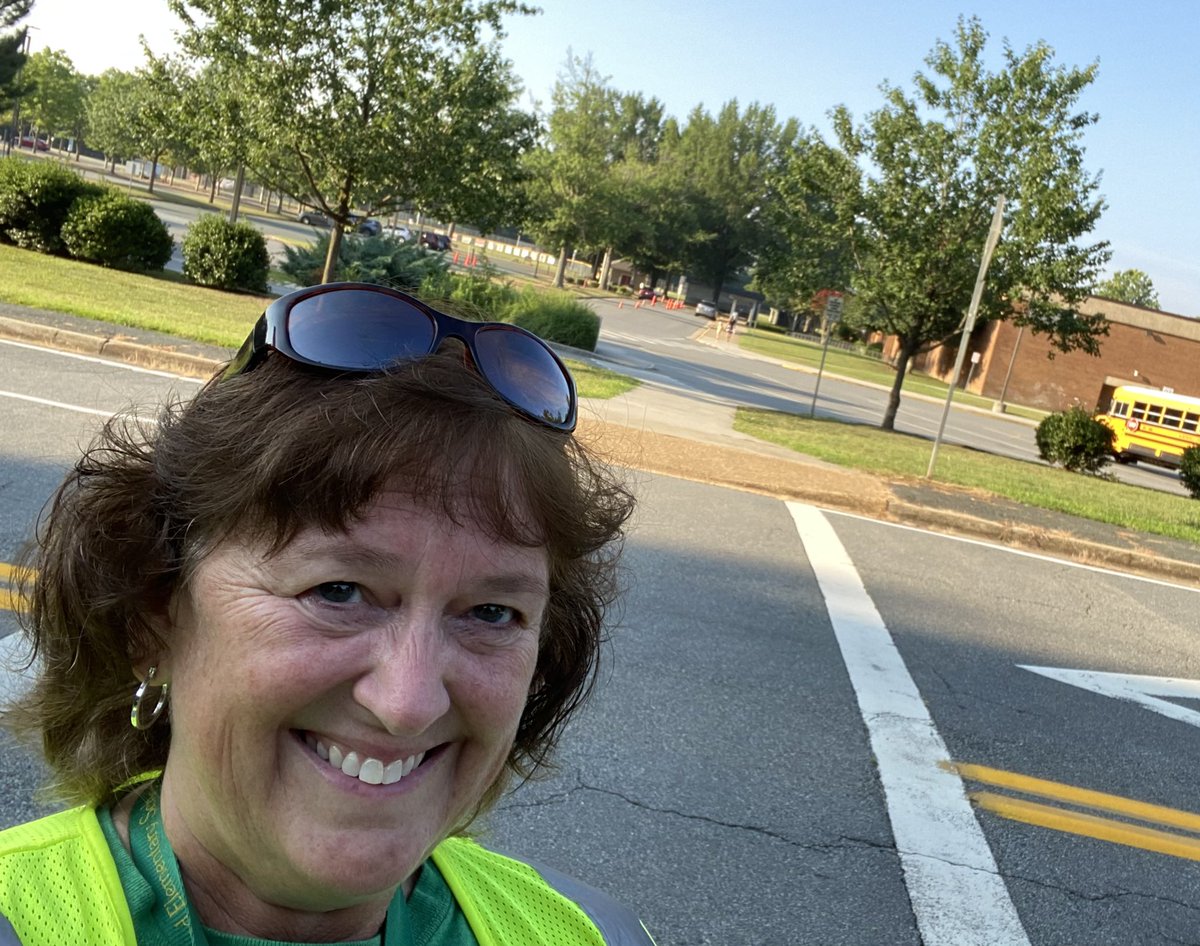 Last day on the Hollymead crosswalk…. The  “Good morning!”, super hot, freezing cold, windy, rainy, smiling, giggling, safe crosswalk. Loved it❤️. Thanks Hornets!  #hollymeadrocks  #crosswalkadventures @HornetNews