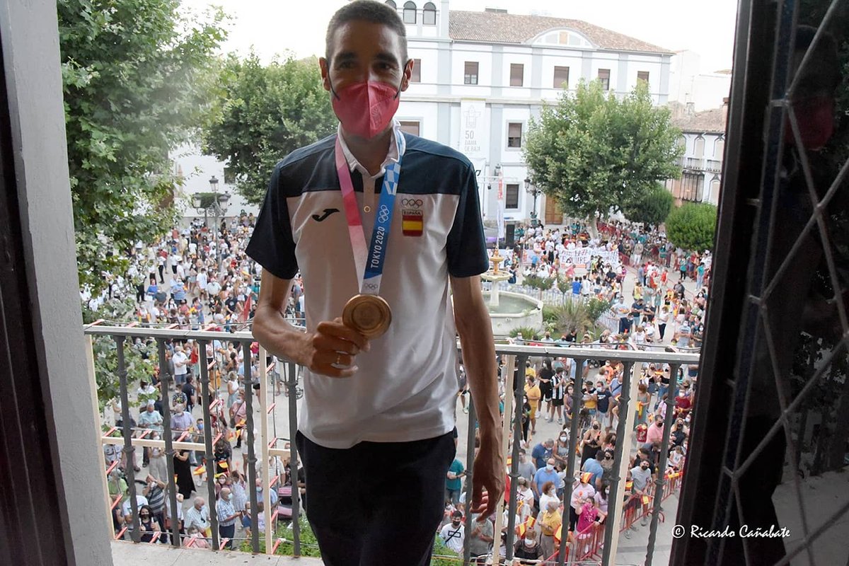 Valeromtb's tweet photo. INCREÍBLE EL DIA VIVIDO AYER EN MI BAZA QUERIDA!!!! 

Muchas gracias a todos por el recibimiento  de ayer!!!! 

Fue increíble recibir el calor de todos los míos y poder compartir con todos vosotros mi sueño. 

Muchas gracias!!! ❤❤❤

📸@_estenopo https://t.co/lvQ1Odbsdk