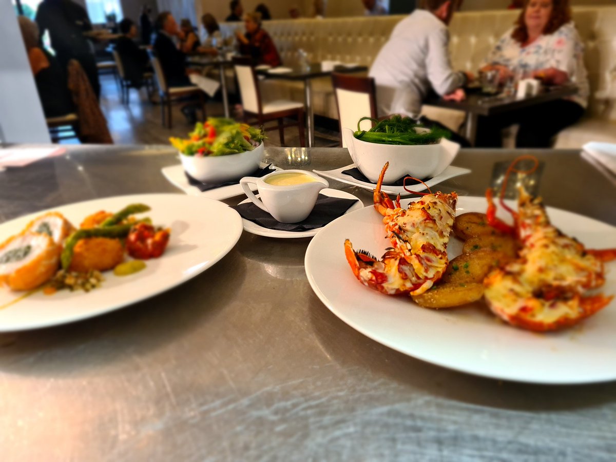 Love_Signatures's tweet photo. Plenty of fish going out tonight😋😋😋
#locallobster #lobsterthermidore #monkfish #conwy #northwales #familybusiness https://t.co/afdfOB2ZYI