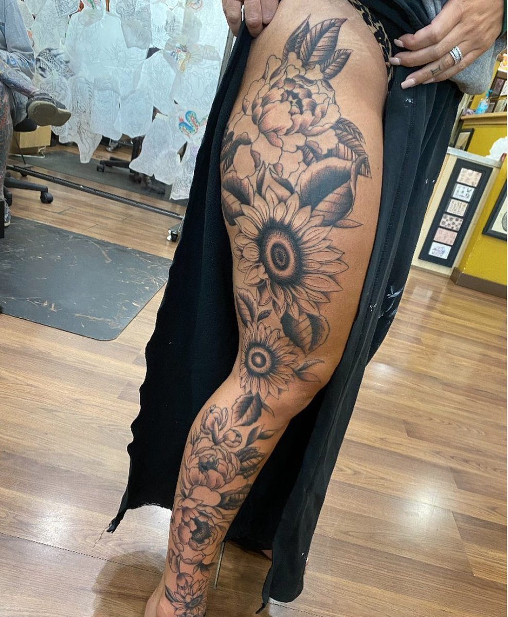 triumphtattoo on X: "Floral leg tattoo by Jacob Van Pamel. https://t.co/TVDRqZb0lF #360.755.1391. Email: triumphtattoo6@gmail.com #theoriginaltriumphtattoo #skagitvalley #skagit #pnwonderland #tattoo #floraldesign https://t.co/MdAwSdYh7S" / X