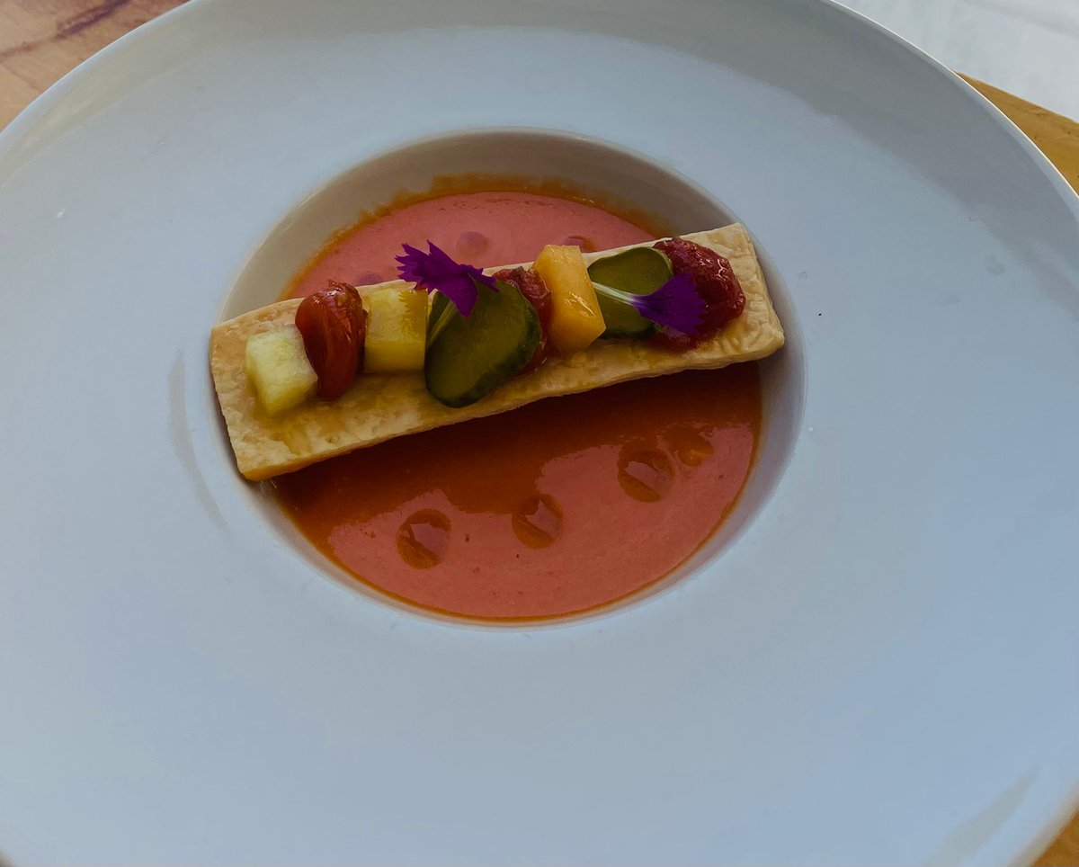 Hotel_Paseo_Mar's tweet photo. Salmorejo de pimientos asados con coca crujiente de hojaldre, tomate confitado, fruta encurtida y gel de oloroso. Dónde? En nuestro restaurante idé. #Cádiz #Gastronomía #yummy https://t.co/nvfgwQQE0M