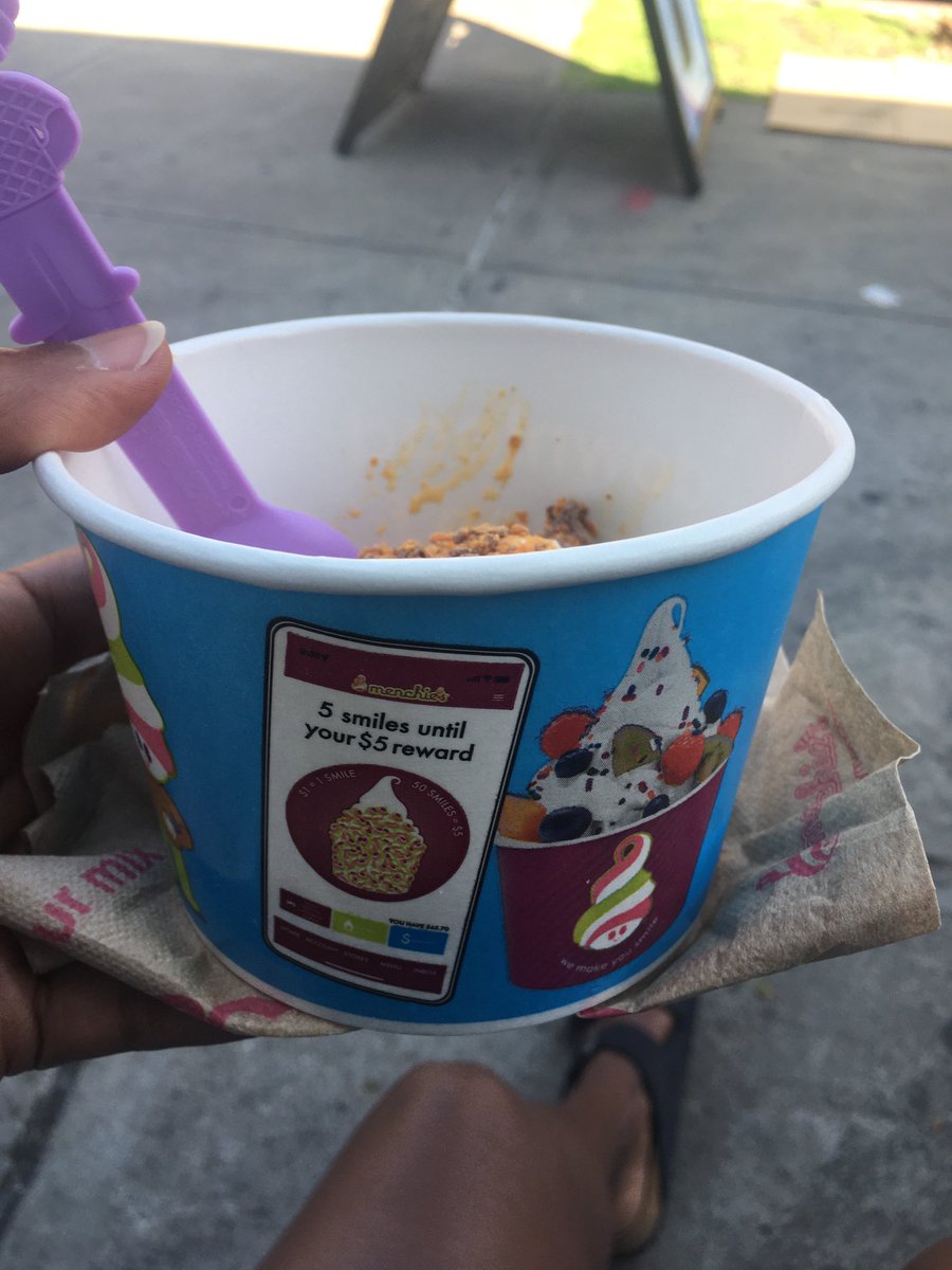 Maria_26596243's tweet photo. #froyotime 💜💜 https://t.co/cAPAfGT41i