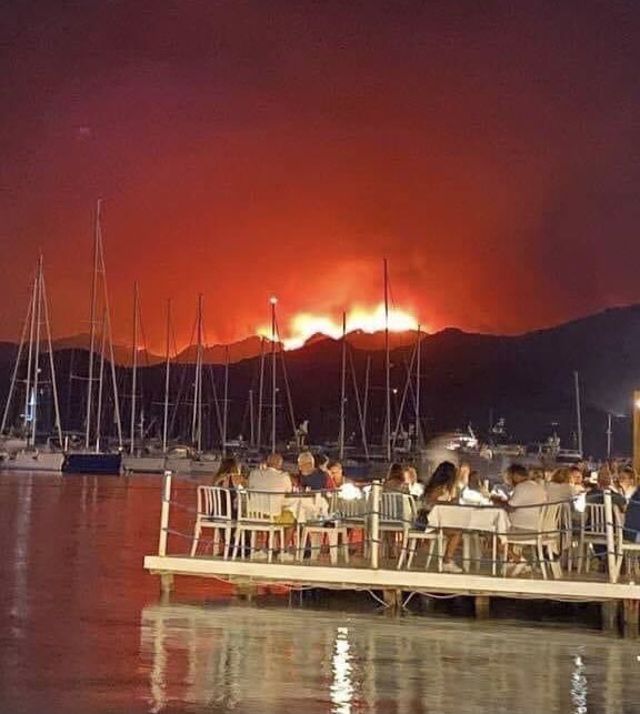 AdemMetan's tweet photo. Komşun yanarken sen toksan olmaz.
Kalbim kabul etmiyor.
Var bi noksan… https://t.co/tJg0Vie1qj