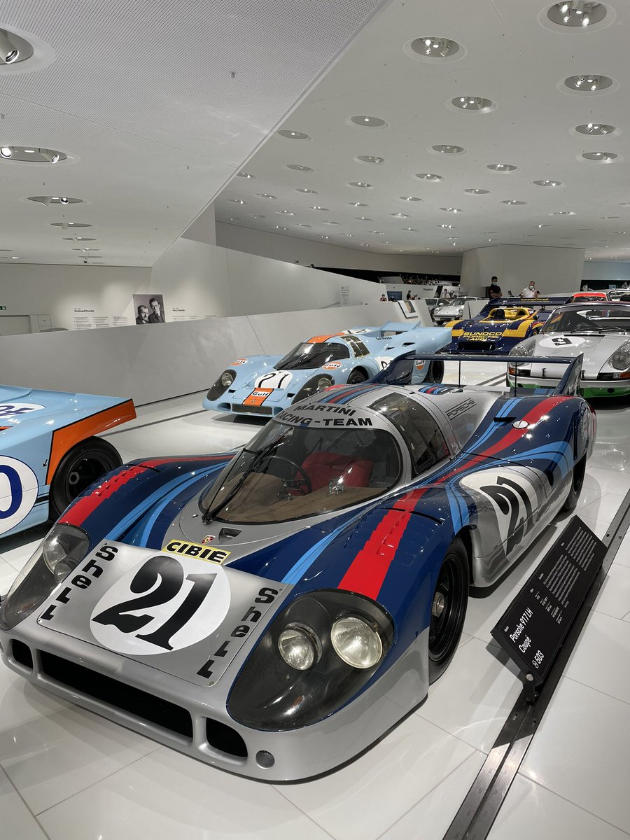 WalterNuiten's tweet photo. @BNRpetrolheads 
Te leuk om niet te delen met de gemeenschap; een bezoekje aan @PorscheMuseumS.
Tip: ga ook even naar het Mercedes museum, prima te combineren! 
Om de week af te maken en op advies van jullie @Brantsen en Bas een proefrit gemaakt in de Ford explorer; veel auto👍🏼 https://t.co/0It1TM8uSV