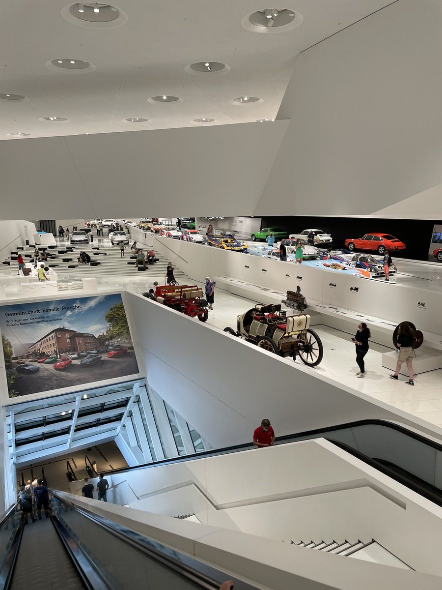 WalterNuiten's tweet photo. @BNRpetrolheads 
Te leuk om niet te delen met de gemeenschap; een bezoekje aan @PorscheMuseumS.
Tip: ga ook even naar het Mercedes museum, prima te combineren! 
Om de week af te maken en op advies van jullie @Brantsen en Bas een proefrit gemaakt in de Ford explorer; veel auto👍🏼 https://t.co/0It1TM8uSV