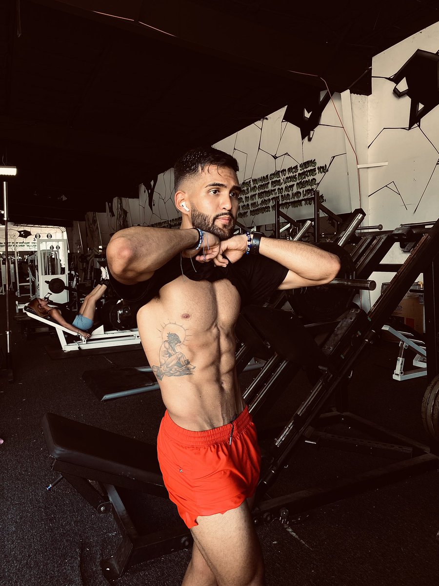 AndrewRod10's tweet photo. Thick boy to ➡️ fit boy 🤝💪🏼🙏🏻🤞🏼

Wanted to share my little transformation. Surprising what a little hard work and good food can do! https://t.co/QFJGN7MkWk