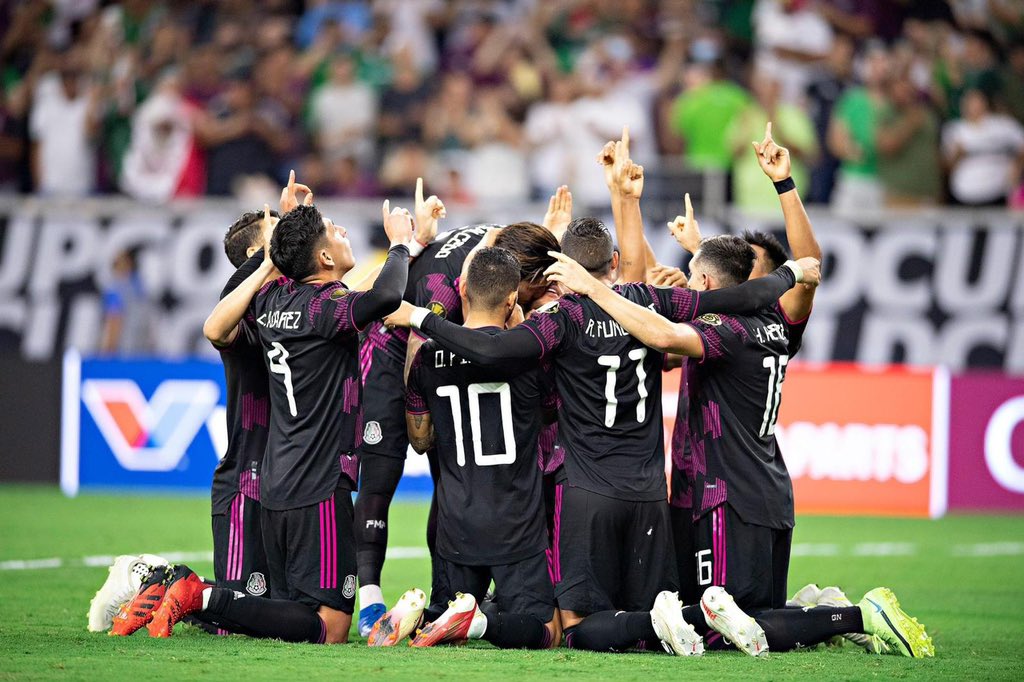 EdsonAlvarez19's tweet photo. Con dedicatoria especial hasta el cielo.🤍🙏🏼 Vamos @miseleccionmx siempre juntos.🇲🇽 https://t.co/ft3c32EkUB