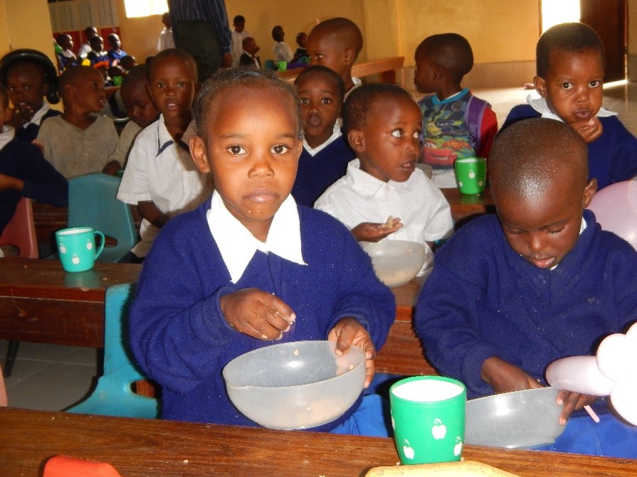 The Outreach Program provides a nutritious meal, uniform, school supplies and tutoring to over 1,350 kids per day at their Children’s Centers in Singida and Manyoni.
#educationpromise #foodpromise #changethefuture #bethechange #theoutreachprogram