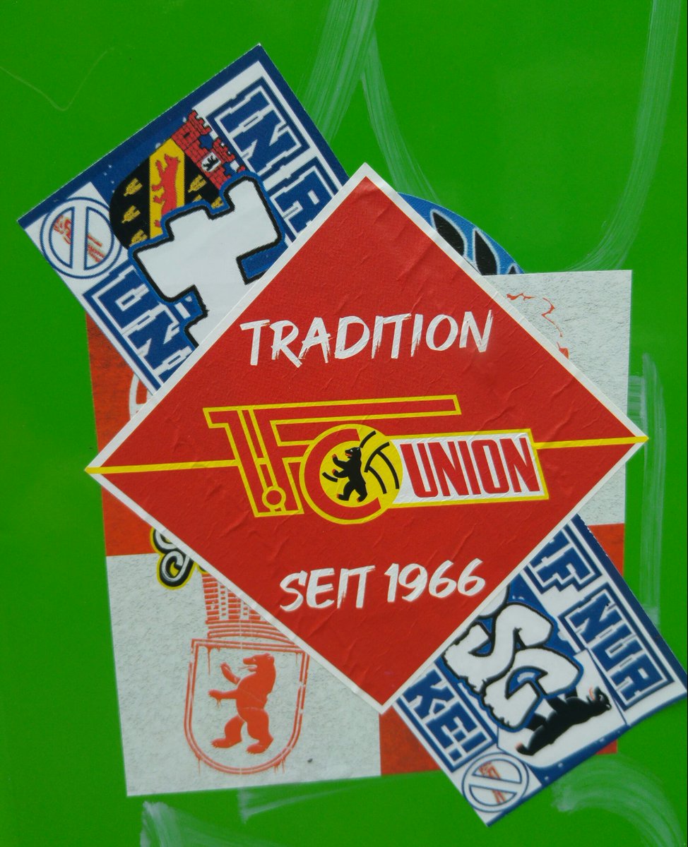 PolskiCalcioFan's tweet image. 3/n #EiserneSticker
Tradition, so wichtig.
Ob ich Sticker liebe sollte bereits klar sein, #Stickerwars sind auch gut.
Wie hier, #Hauptstadtderby, Spielstand 2-2, Stadtmeister ist aber derjenige Verein, der oben steht. Gilt auch in #Bundesliga😌
#fcunion #Berlin #eisern #bundesTAK