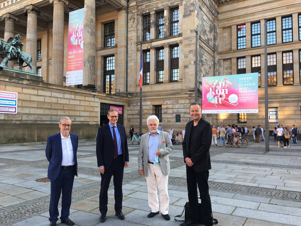 „Hier spielt die Zukunft“ - das kann das Festival @YEClassic mit Fug und Recht behaupten! Von Rameau + Gossec zu Mendelssohn-Bartholdy (Solistin: Hyeyoon Park) + Emanuel Bach. Boris Aljinovic las Voltaire + Friedrich II dazu. 15 weitere Jugendorchester werden erwartet. Hingehen!