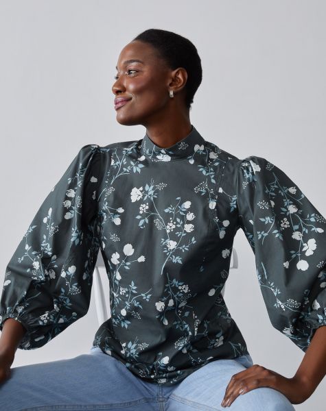 shoploungea's tweet photo. https://t.co/g2riykn7DF

Blusas gola alta femininas

A combinação com roupas mais pesadas já é bem conhecida, mas com peças e calçados mais leves também é uma opção bem original e criativa.

#inverno #frio #estilo #moda #fashionista #elegante #lookinverno https://t.co/Qz16nNkYtU