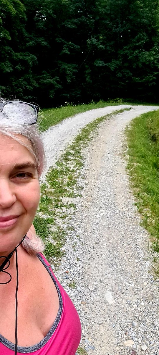 an_april04's tweet photo. Through #Friday afternoon walking #ComicConFit.
I took some moments in time w/#smartphone 📷.
And w/🎧 #podcast
#HallHshow,
new ep.111 !
@HallHdotcom
What a life story you can learn through this episode! Guest, #RobertRoach.
Please take time and listen it. https://t.co/pAaBiM3WZ6