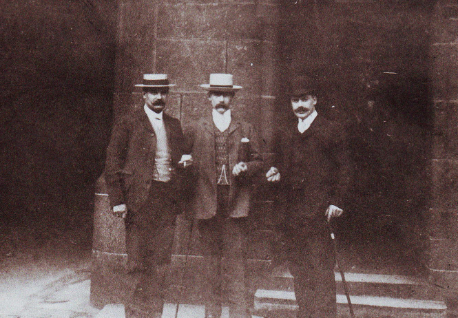 EclaTforensics's tweet image. 120 years ago this month saw the @metpoliceuk  Fingerprint Branch at New Scotland Yard being established
Pictured are DC Hunt, DS Stockley Collins and DC Munro
Fingerprints are still regarded as the most dependable form of identification, thanks to the pioneers of the discipline