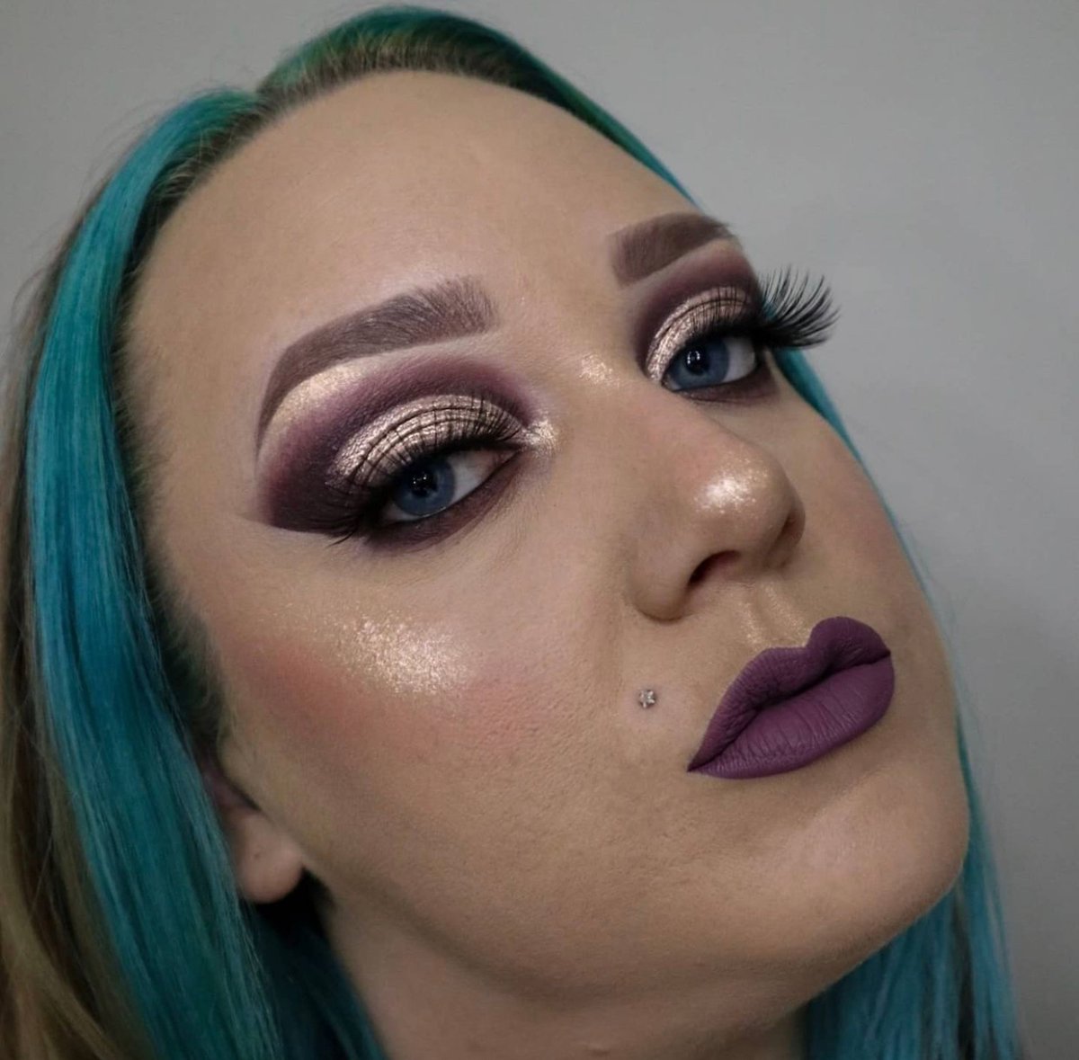 DoucceOfficial's tweet photo. @canadiansundae rocks our Precision Eyeliner in 'Black' in this look 🔥
.
.
.
.
#doucce #daretodoucce #glam #mua #makeupartist https://t.co/kt8j8GH9Y3
