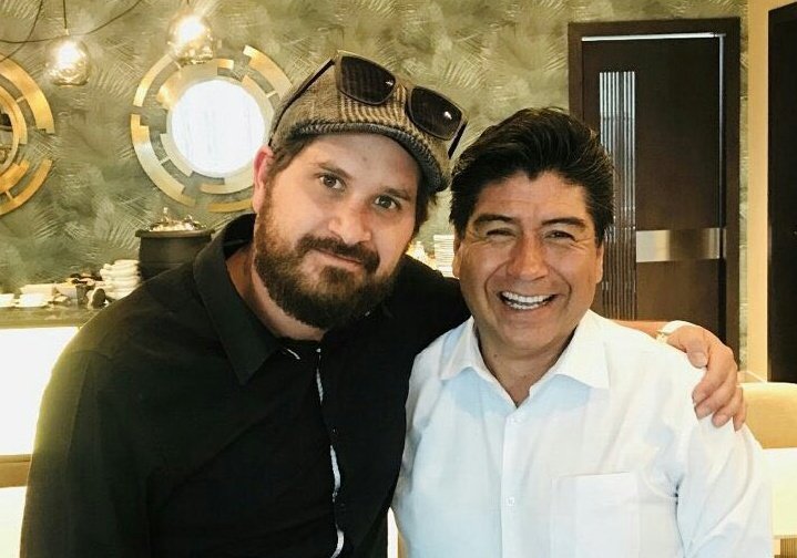 socialholico's tweet image. Se queda.