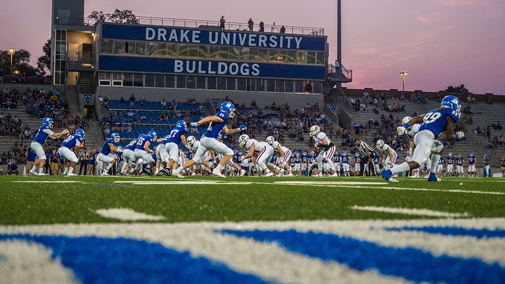 After a great phone call I am blessed to receive my first D1 offer from Drake University. Thank you to @2CoachG1 @N_Evangelides and @DrakeBulldogsFB for this opportunity! #feastdogs