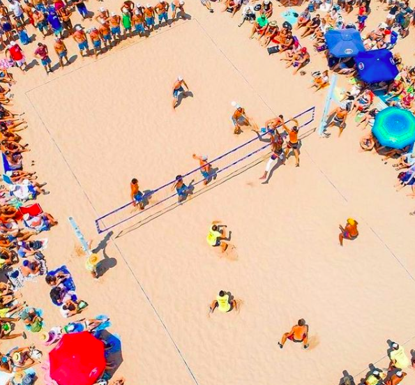 Show your team spirit at the Manhattan Beach’s 6-Man volleyball tournament from today, July 30th-31st right beside the iconic Manhattan Beach Pier🏐🎉For more information go to zcu.io/lI8h Photo credit: @richardpodjr 

#westdriftmanhattanbeach #manhattanbeach #mb6man