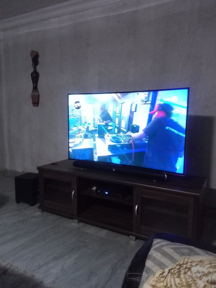 advmofokeng1's tweet image. #get2getherexperience  the video, the sound and everything nje. It&apos;s on point. Emonate Ka sound bar.