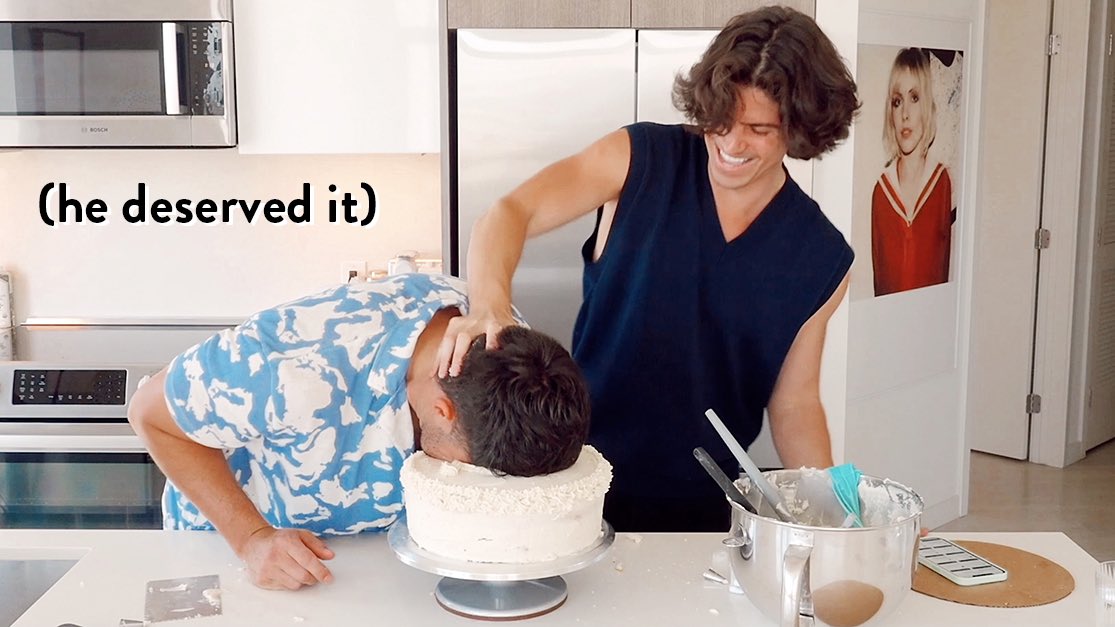 yummertime's tweet photo. NEW VIDEO: making our dream wedding cake 🙃😂 https://t.co/DMI3w3lsBN https://t.co/83kSkdhGXn